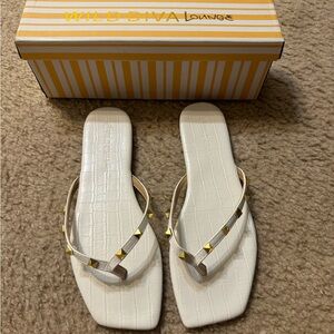 Women White Flip Flops ! Brand New !